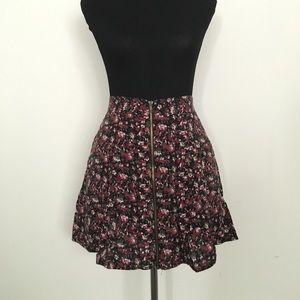 SOLD ✔️ Floral Skirt from Urban Outfitters (SMALL)